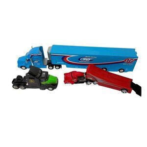 Die Cast Lot of 3 Trucks Petty Racing Nascar-Hot Wheels Transport-John Deere